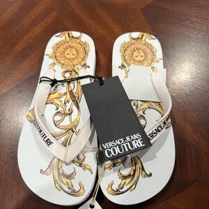 EndedEnded
Versace Jeans Men's White Gold Casual Flip Flops Sandal Shoes size 9
